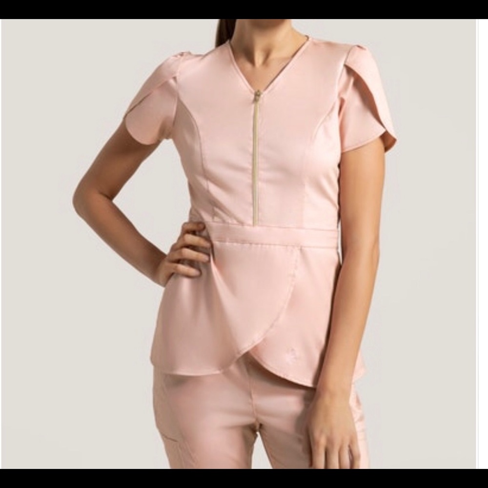Jaanuu Scrub set